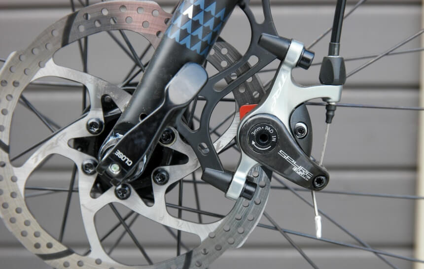 Hydraulic vs Mechanical Disc Brakes: Learn the Difference for Road and Mountain Bikes!