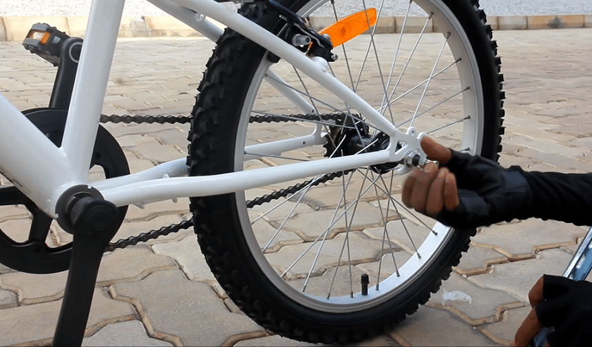 How to Put Training Wheels on a Bike: How Should They Fit?