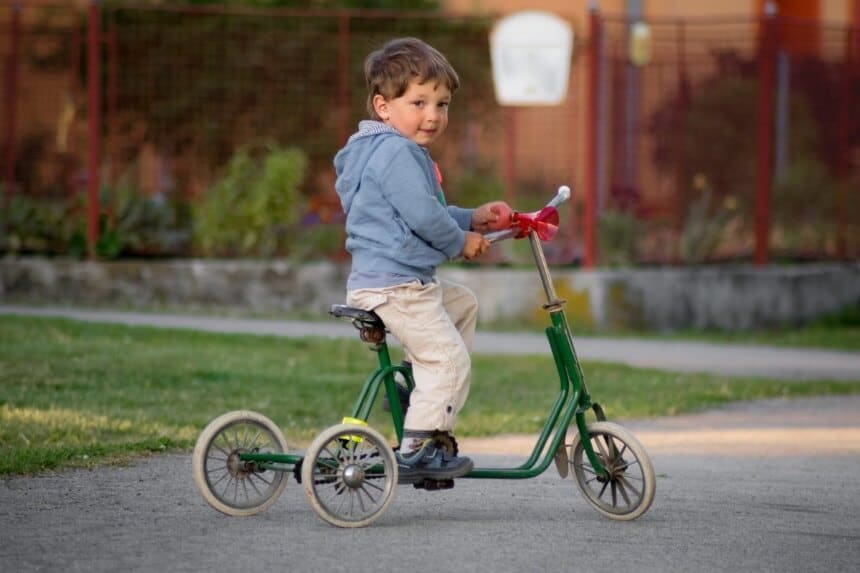 Balance Bike vs Tricycle: Which One Is Better for Your Kid?