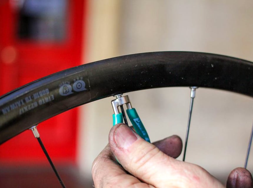 How to Tighten Bike Spokes: Learn Everyting about Tension Adjustment