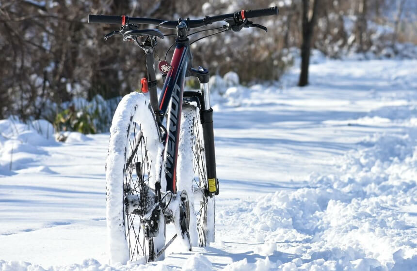 Can You Ride a Bike in the Snow? How to Cycle in Dirt and Snow