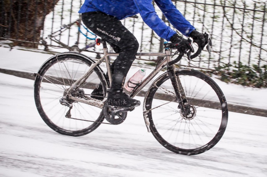 Can You Ride a Bike in the Snow? How to Cycle in Dirt and Snow